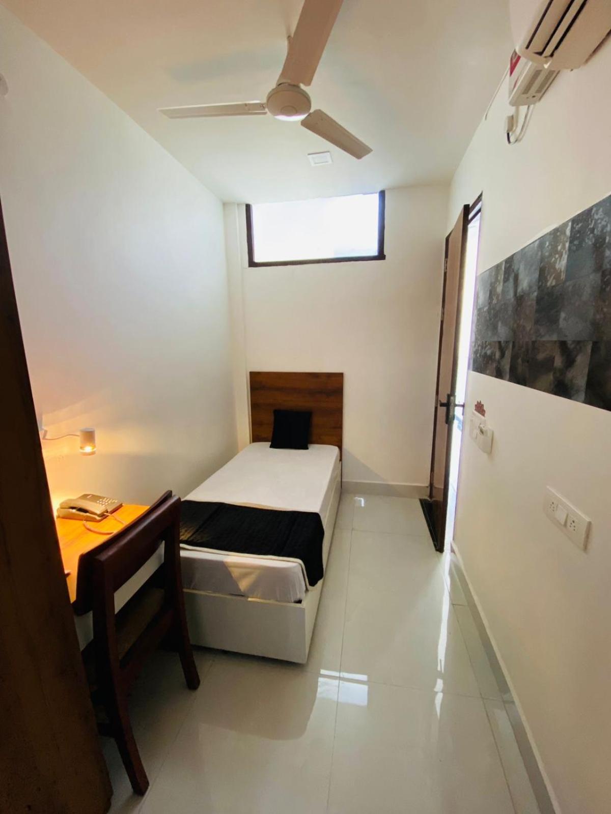 Royal Park Inn Greater Noida Exterior photo