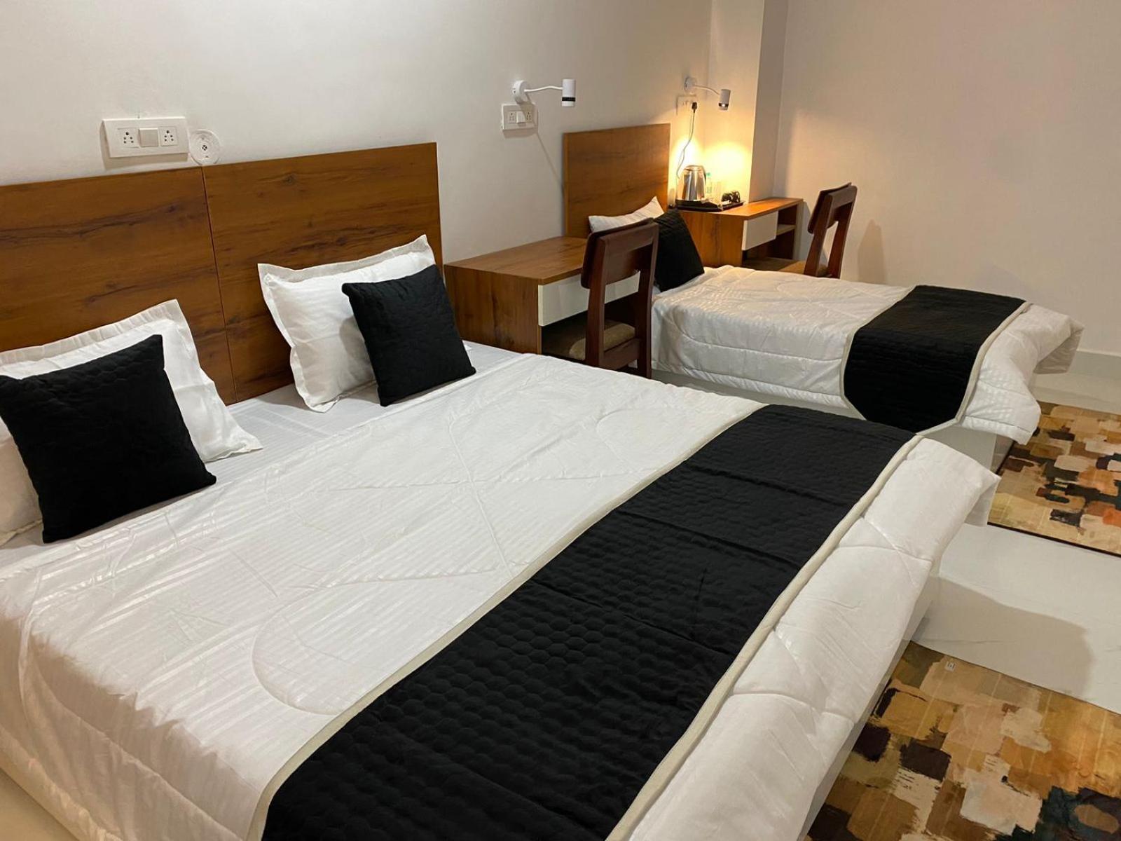 Royal Park Inn Greater Noida Exterior photo